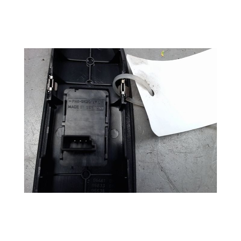 COMMANDE LEVE-GLACE PORTE AVD B.M.W. SERIE 1