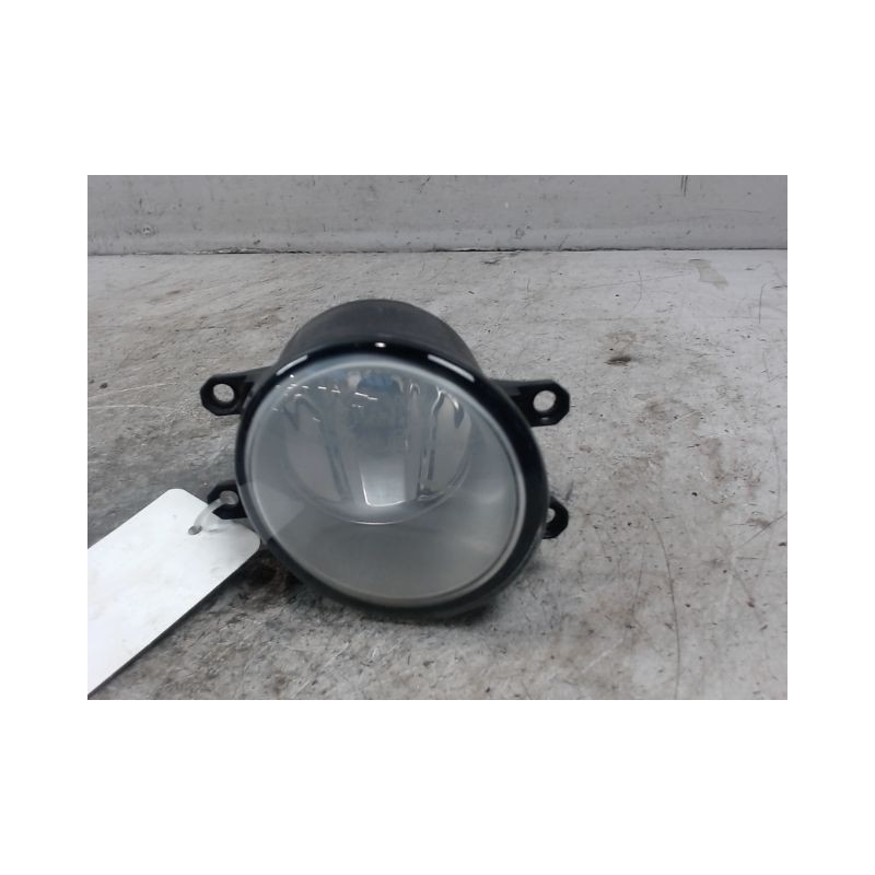 PHARE ANTIBROUILLARD AVANT DROIT TOYOTA AVENSIS 2003-