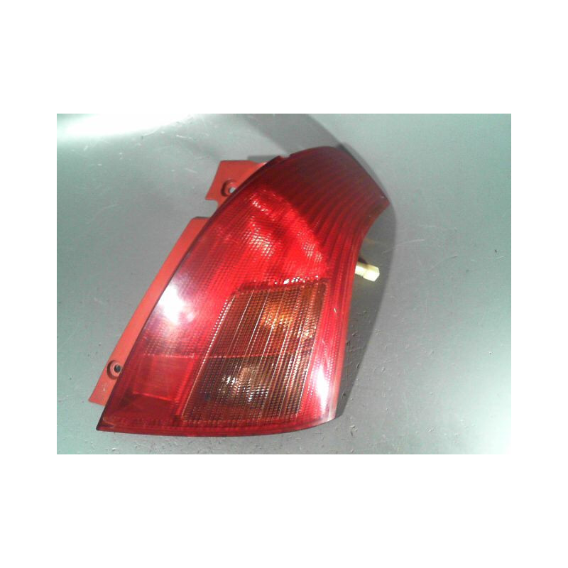 FEU ARRIERE DROIT SUZUKI SWIFT