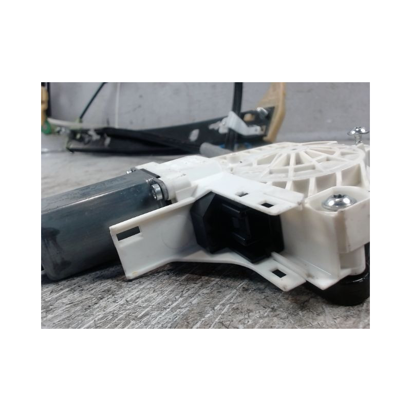 MECANISME+MOTEUR LEVE-GLACE AVANT GAUCHE AUDI A1