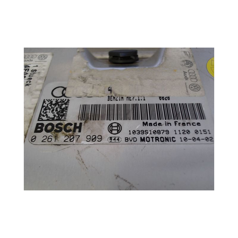 CALCULATEUR MOTEUR AUDI A8