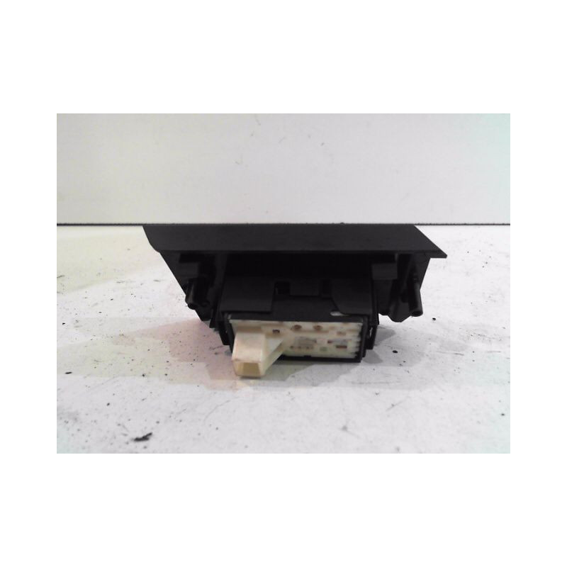 COMMANDE LEVE-GLACE PORTE ARD TOYOTA AURIS