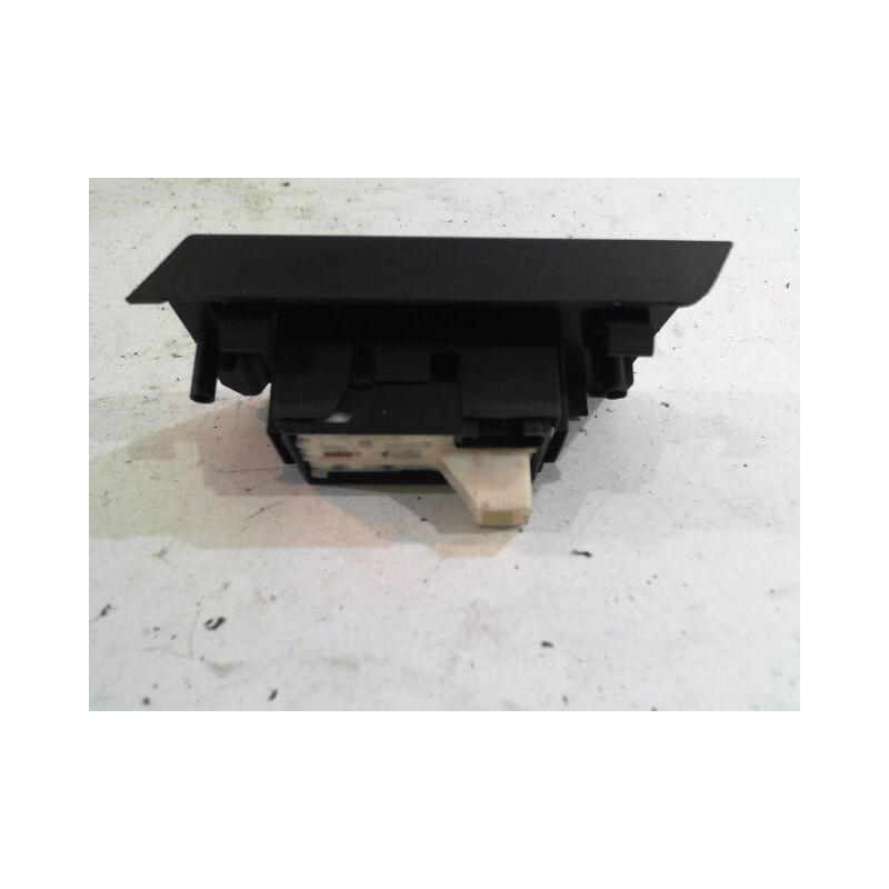 COMMANDE LEVE-GLACE PORTE ARG TOYOTA AURIS