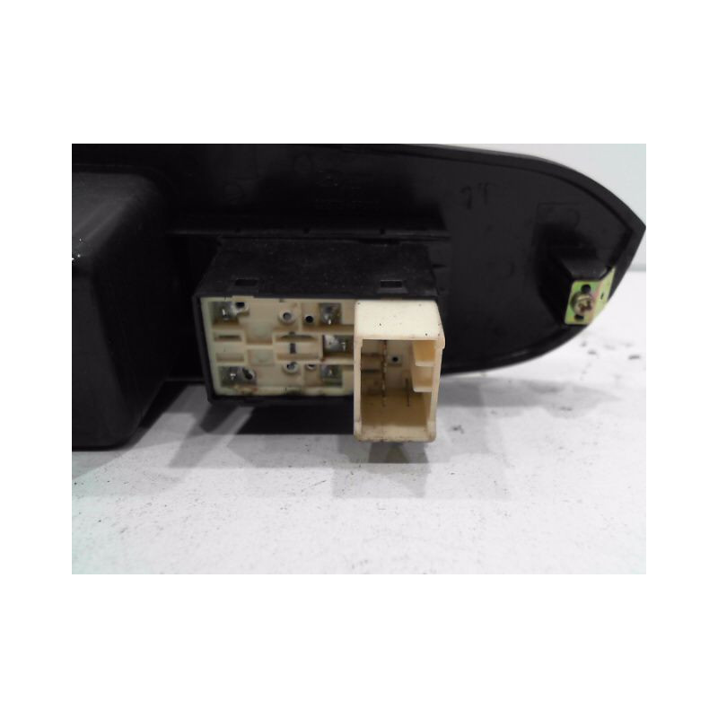 COMMANDE LEVE-GLACE PORTE AVD HYUNDAI TRAJET