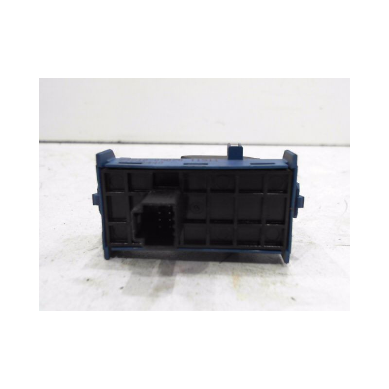 COMMANDE LEVE-GLACE PORTE AVD TOYOTA VERSO