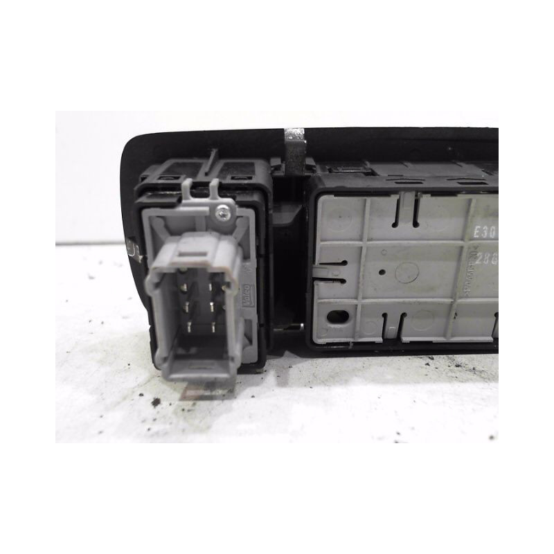 COMMANDE LEVE-GLACE PORTE AVG RENAULT LATITUDE