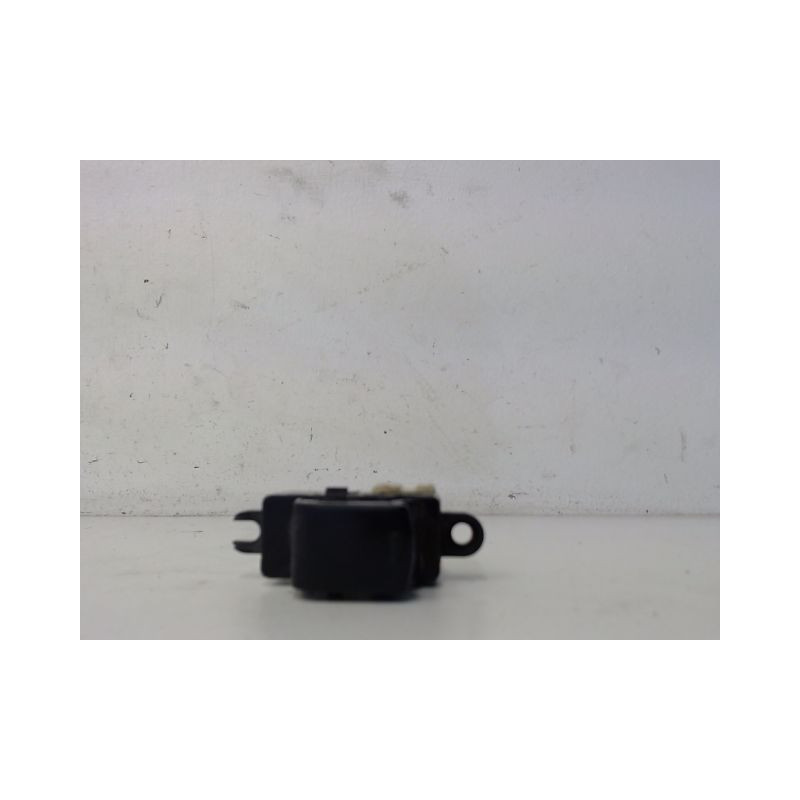COMMANDE LEVE-GLACE PORTE AVD NISSAN MICRA