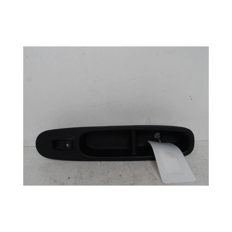 COMMANDE LEVE-GLACE PORTE AVD FIAT PUNTO