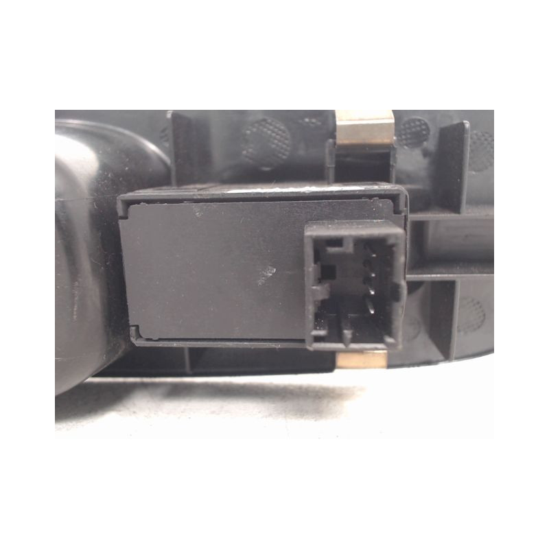 COMMANDE LEVE-GLACE PORTE AVD FIAT PUNTO