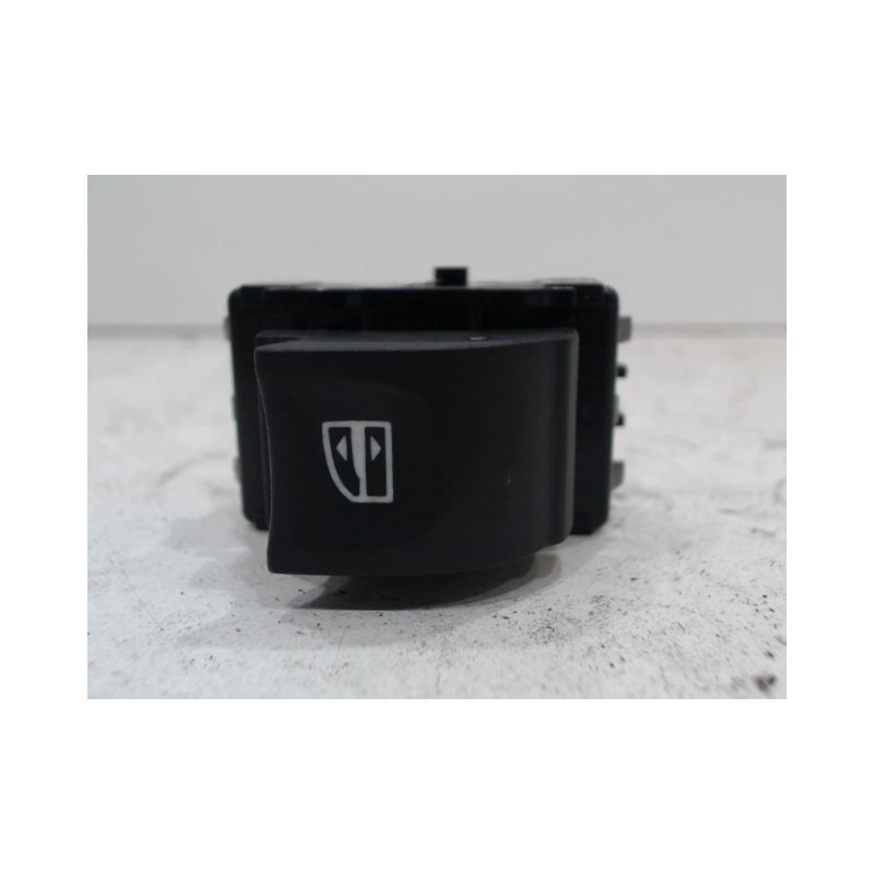 COMMANDE LEVE-GLACE PORTE AVD RENAULT SCENIC III