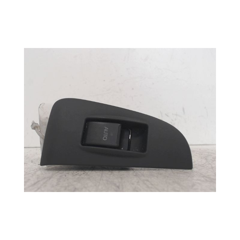 COMMANDE LEVE-GLACE PORTE ARD TOYOTA AVENSIS