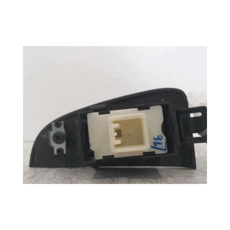 COMMANDE LEVE-GLACE PORTE ARD TOYOTA AVENSIS