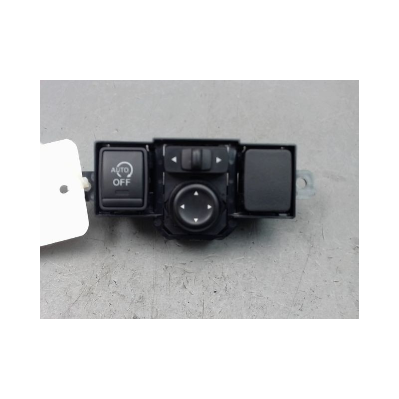 CARENAGE RETROVISEUR EXTERIEUR GAUCHE NISSAN NOTE