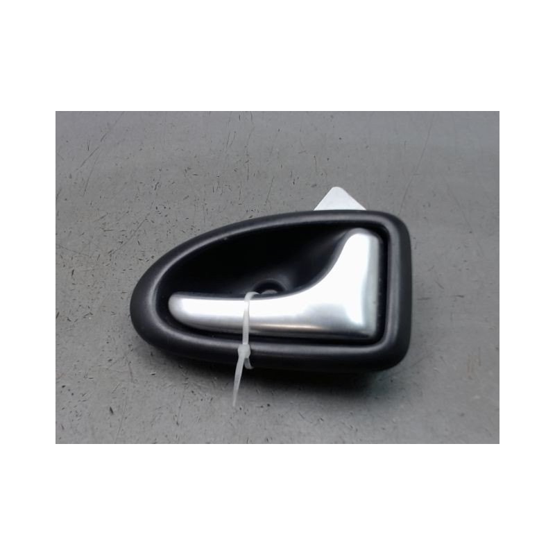 POIGNEE INTERIEURE PORTE AVANT DROIT OPEL VIVARO C1 F2700 4P