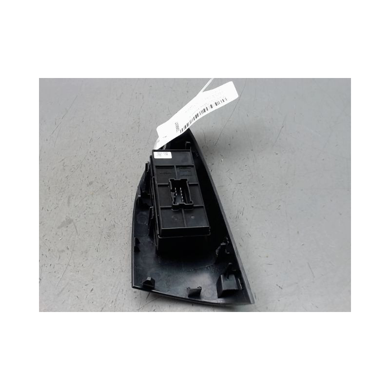 COMMANDE LEVE-GLACE PORTE AVD NISSAN JUKE Phase 1 2010-...