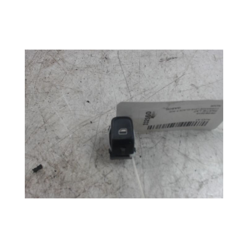 COMMANDE LEVE-GLACE PORTE AVD AUDI A1