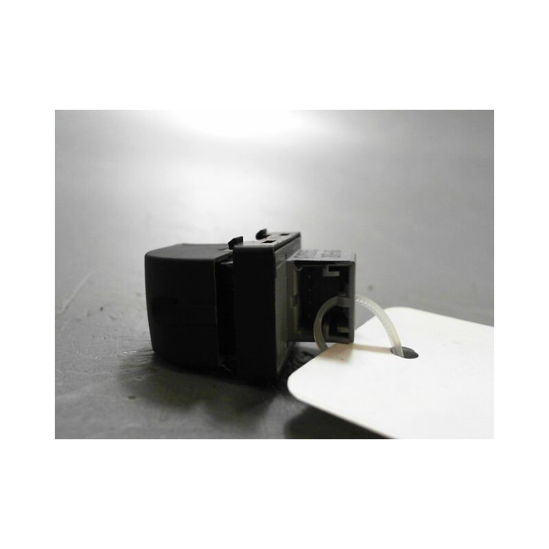COMMANDE LEVE-GLACE PORTE AVD AUDI A3