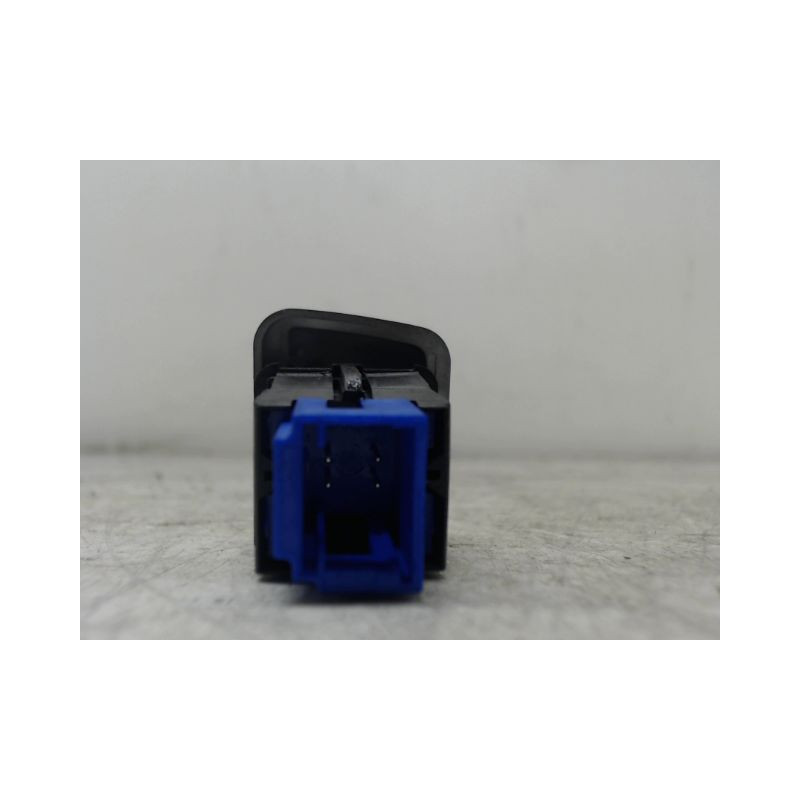 BOUTON DE WARNING PEUGEOT 208