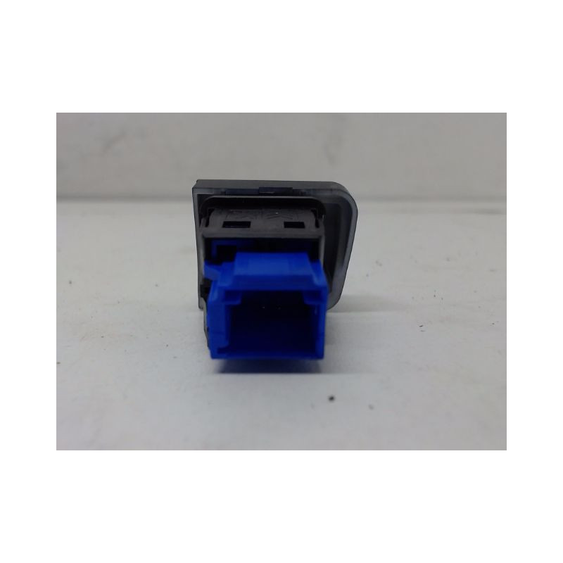 BOUTON DE WARNING PEUGEOT 208