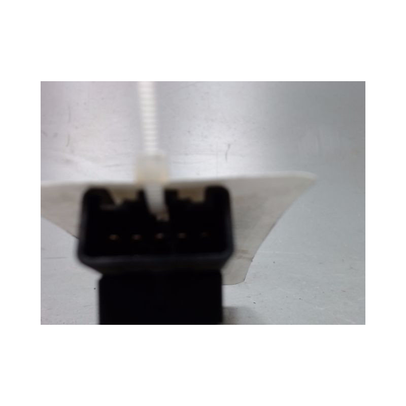 COMMANDE LEVE-GLACE PORTE AVD SUZUKI SWIFT