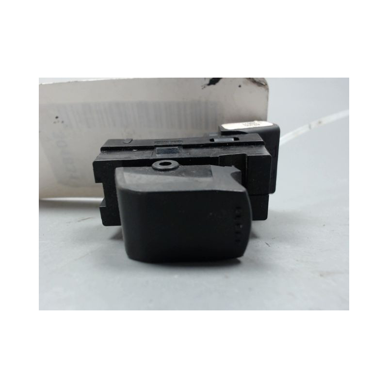 COMMANDE LEVE-GLACE PORTE AVD SUZUKI SWIFT