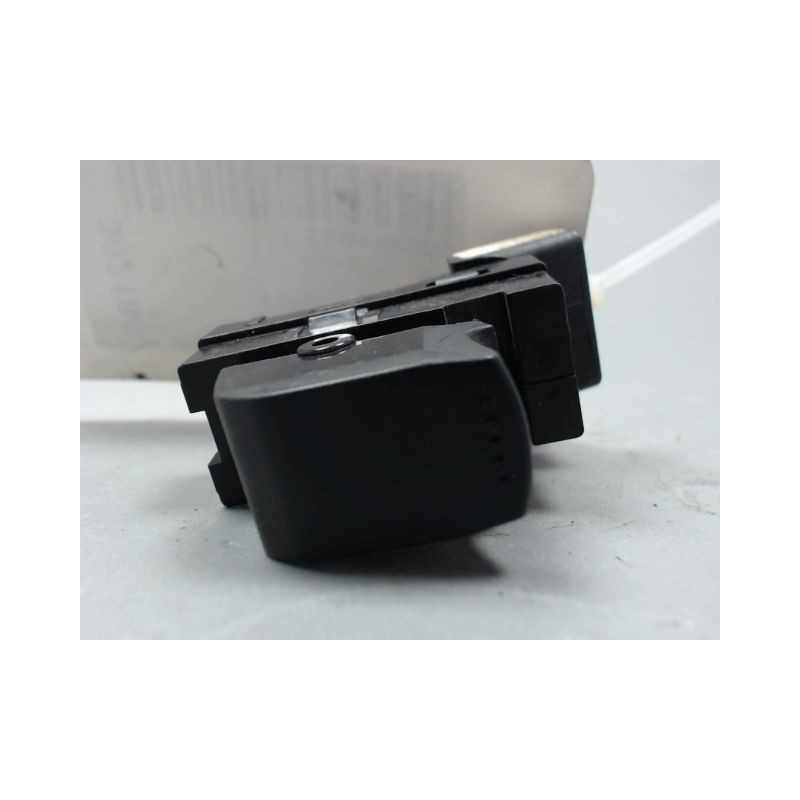 COMMANDE LEVE-GLACE PORTE AVD SUZUKI SWIFT