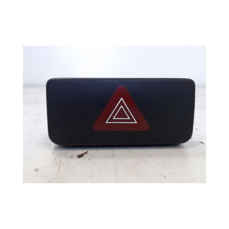 BOUTON DE WARNING NISSAN PIXO