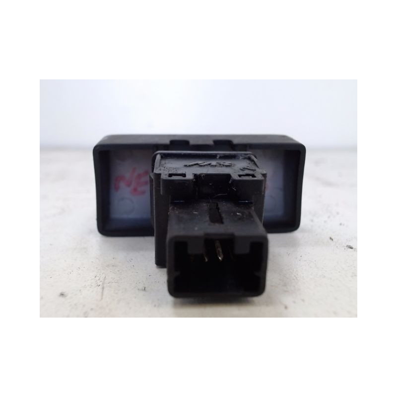 BOUTON DE WARNING NISSAN PIXO