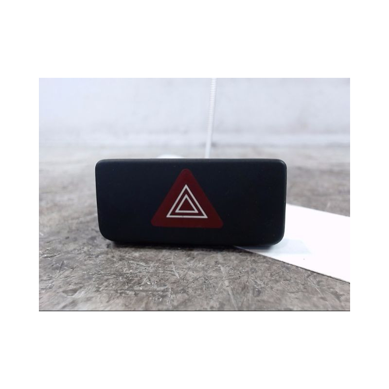 BOUTON DE WARNING NISSAN PIXO