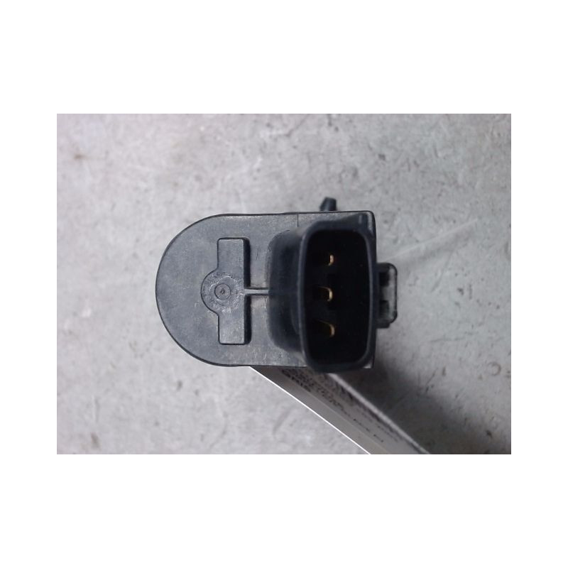 POMPE LAVE-GLACE AVANT TOYOTA YARIS VERSO -2003