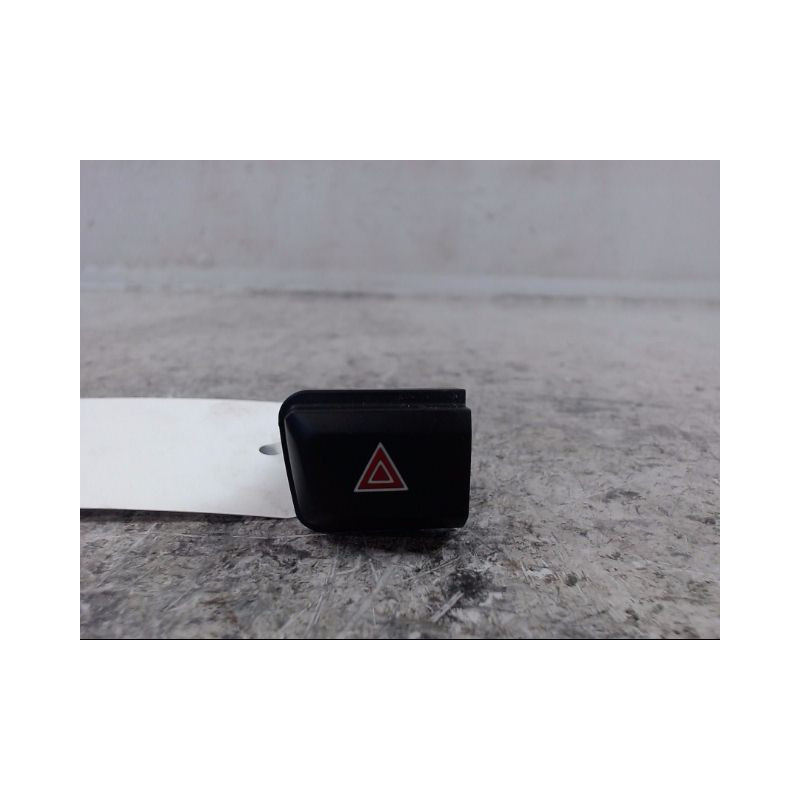 BOUTON DE WARNING PEUGEOT 208