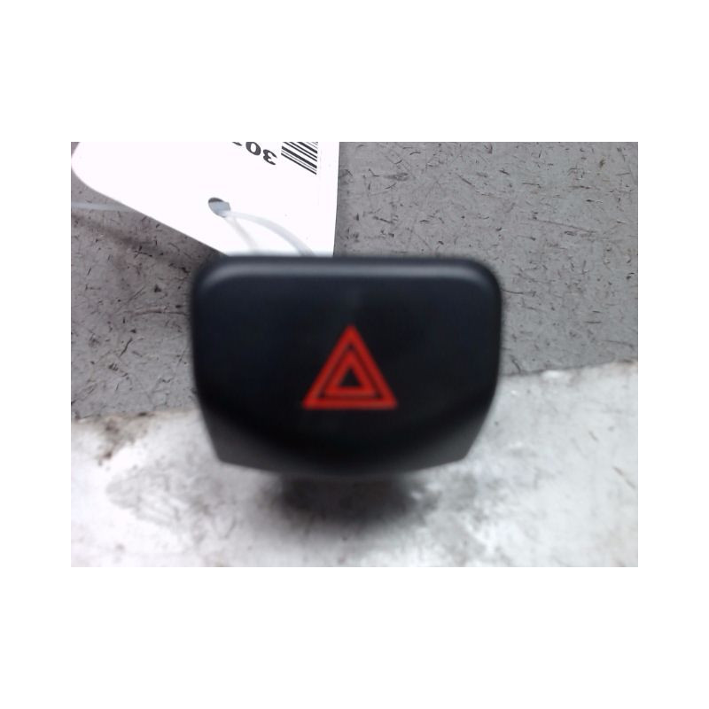 BOUTON DE WARNING NISSAN NOTE