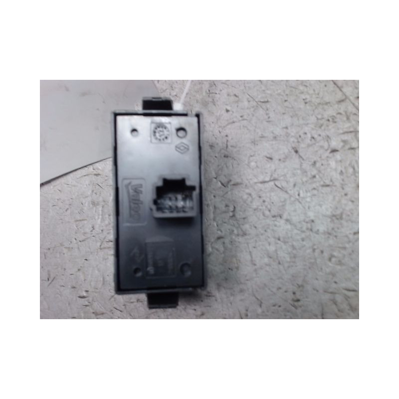 BOUTON DE WARNING DACIA SANDERO