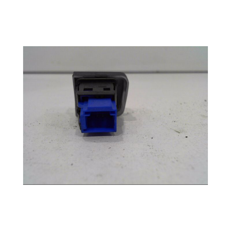 BOUTON DE WARNING PEUGEOT 208