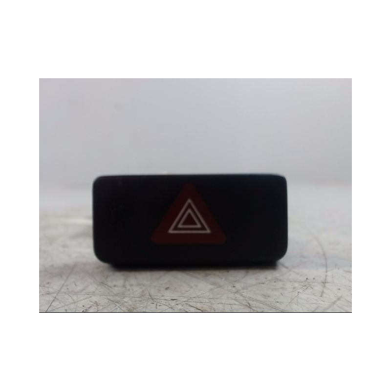 BOUTON DE WARNING NISSAN PIXO