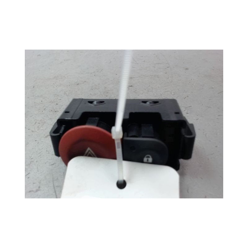 BOUTON DE WARNING RENAULT CLIO III Phase 2 2009-...