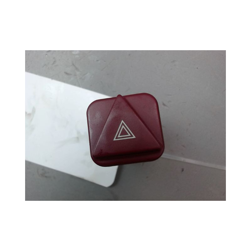 BOUTON DE WARNING PEUGEOT 1007 2005-2010