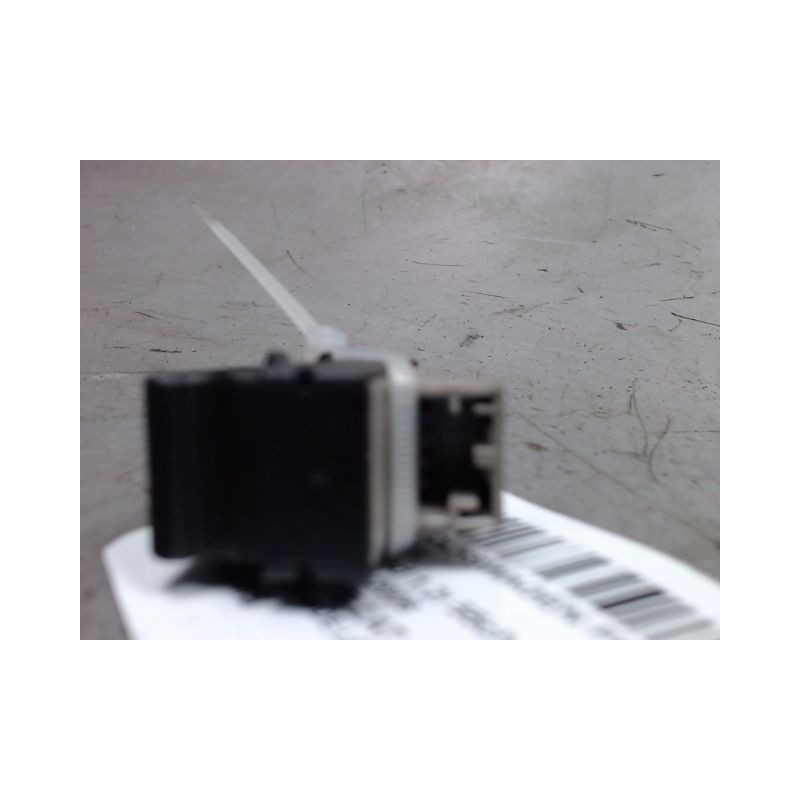 COMMANDE LEVE-GLACE PORTE AVD VOLKSWAGEN FOX