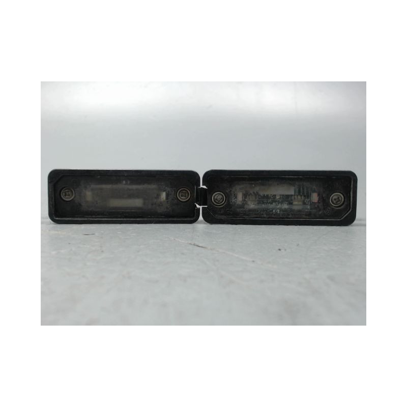 ECLAIREUR PLAQUE DE POLICE VOLKSWAGEN PASSAT 2005-