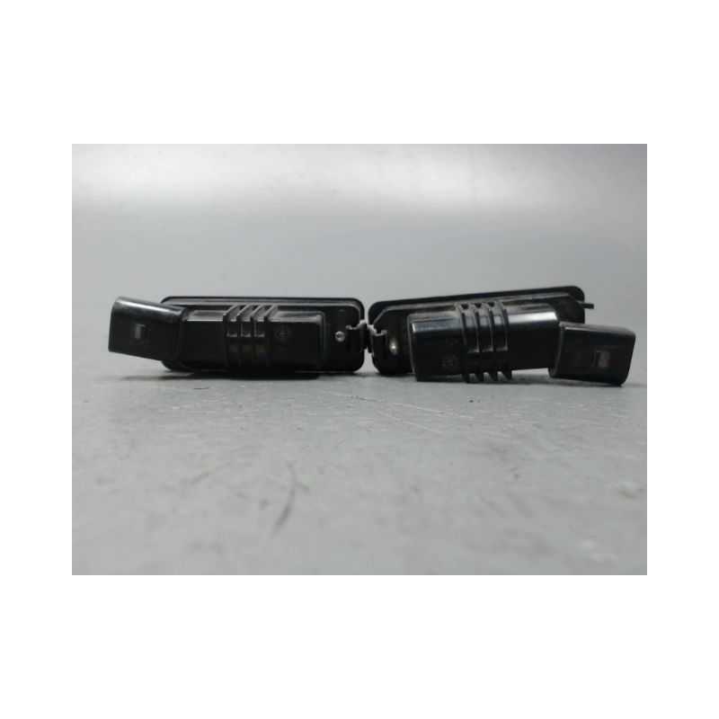 ECLAIREUR PLAQUE DE POLICE VOLKSWAGEN PASSAT 2005-