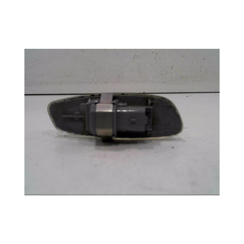 REPETITEUR AILE GAUCHE PEUGEOT 207