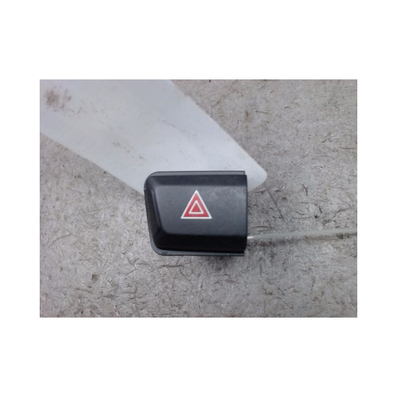 BOUTON DE WARNING PEUGEOT 208