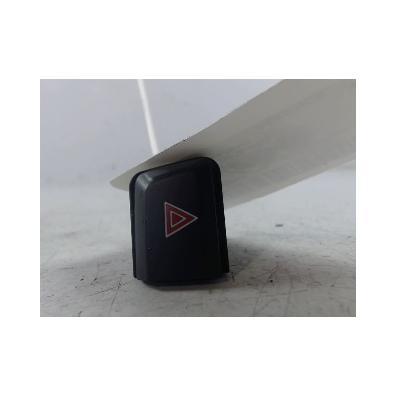 BOUTON DE WARNING PEUGEOT 208