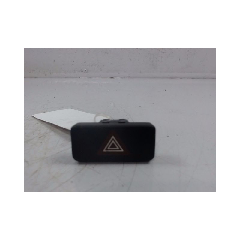 BOUTON DE WARNING NISSAN PIXO