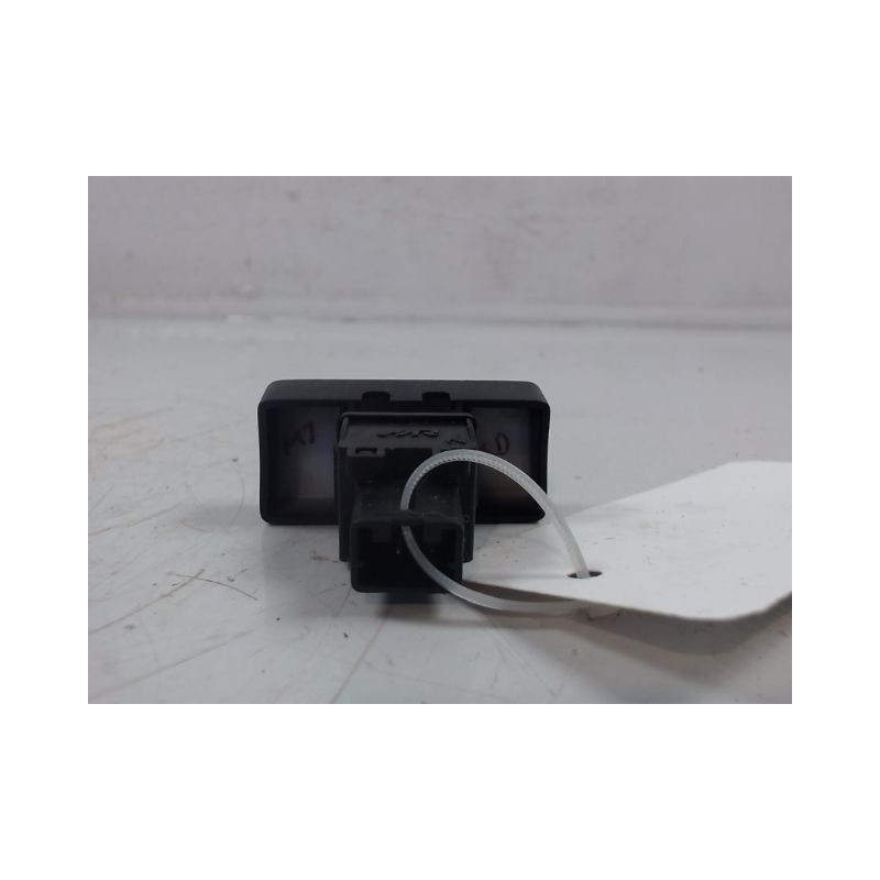 BOUTON DE WARNING NISSAN PIXO