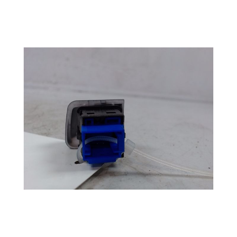 BOUTON DE WARNING PEUGEOT 208