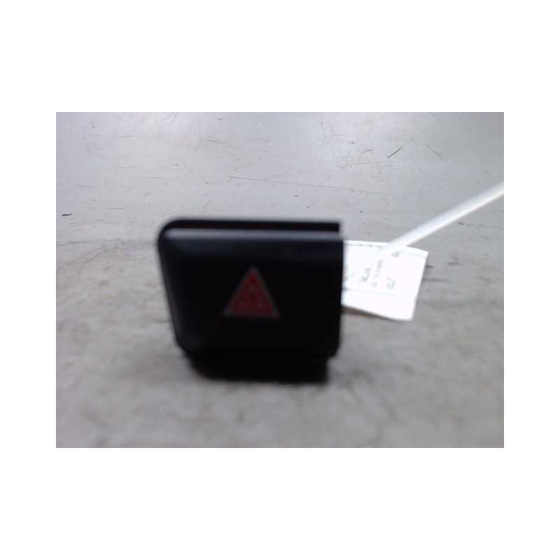 BOUTON DE WARNING PEUGEOT 208