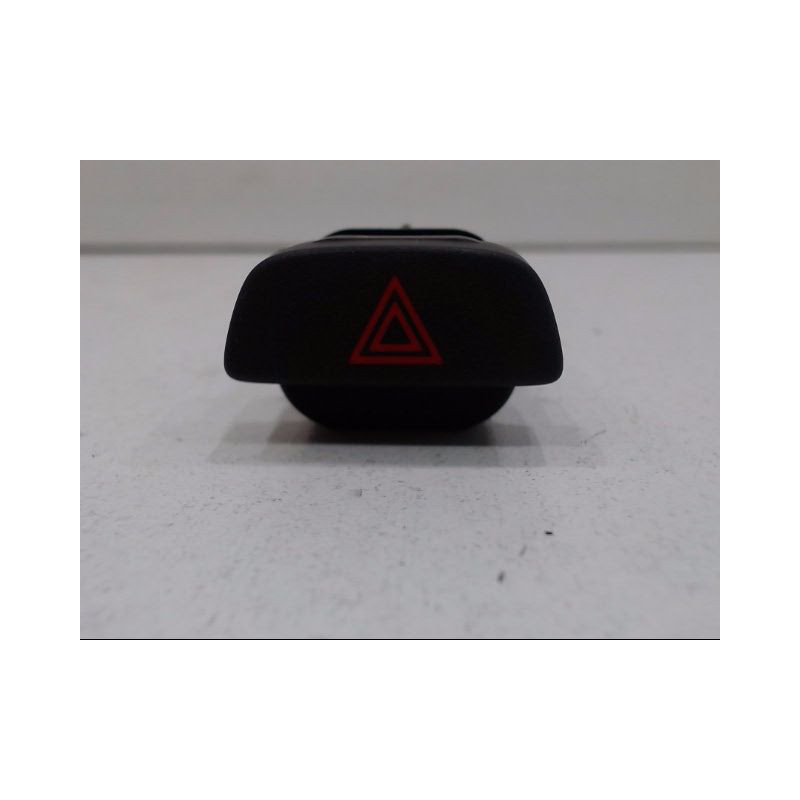 BOUTON DE WARNING FORD FOCUS