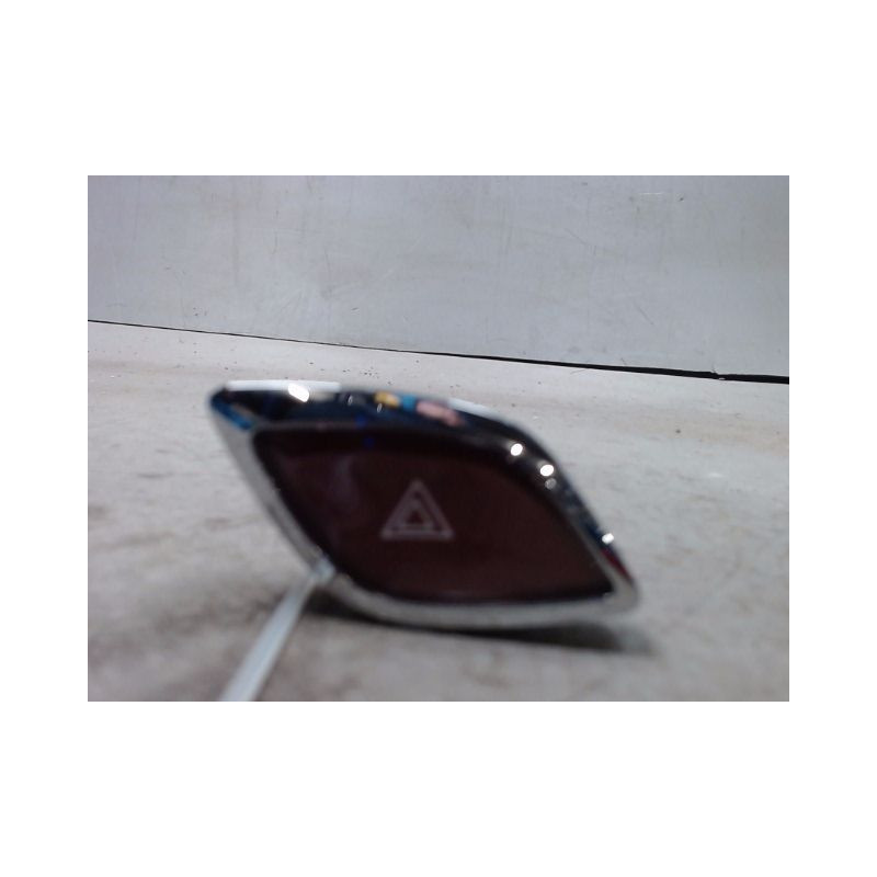 BOUTON DE WARNING CITROEN DS3 2009-