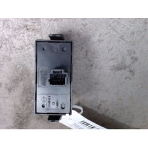 BOUTON DE WARNING DACIA SANDERO 2008-